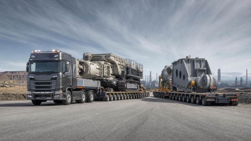 Heavy Haulage Trucks vs Modular Transporters: Which Fits Oversized Project Cargo Better?