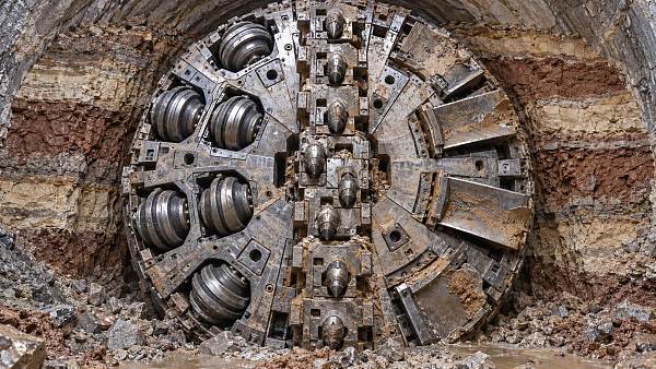Can TBM cutter heads be adapted for mixed-face ground conditions without compromising advance rate?
