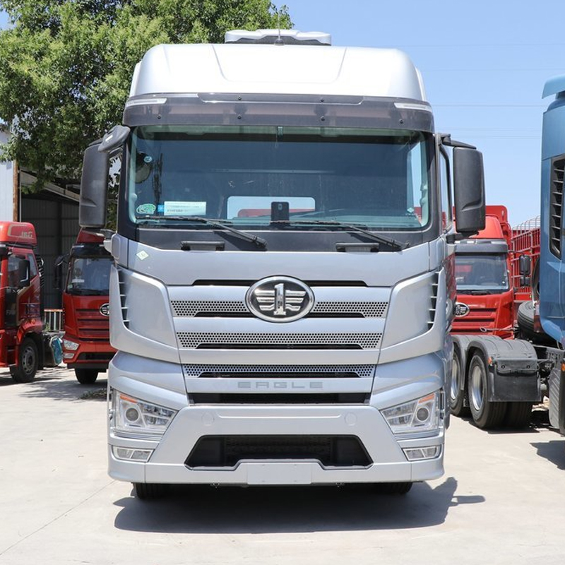 Faw J7 Heavy Truck 600HP 6x4 LNG Automatic Gear Tractor