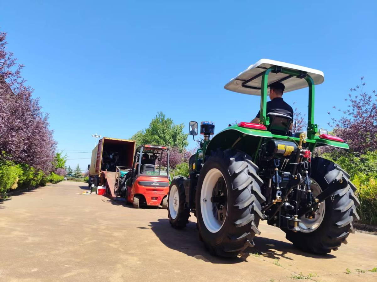 Sinomax Successfully Ships 5 Units of 100HP Flat Floor Tractors to Mexico