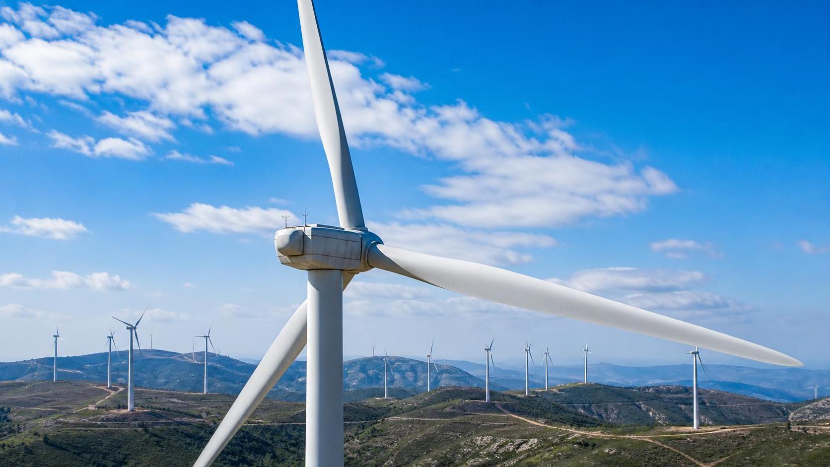 How Wind Turbine Technology Affects Capacity Factor and Lifetime O&M Costs