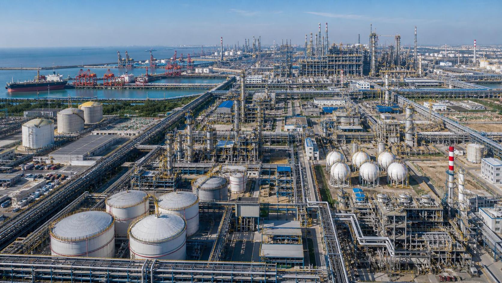 How Petrochemical Capacity Tracking Shapes Investment Timing and Risk