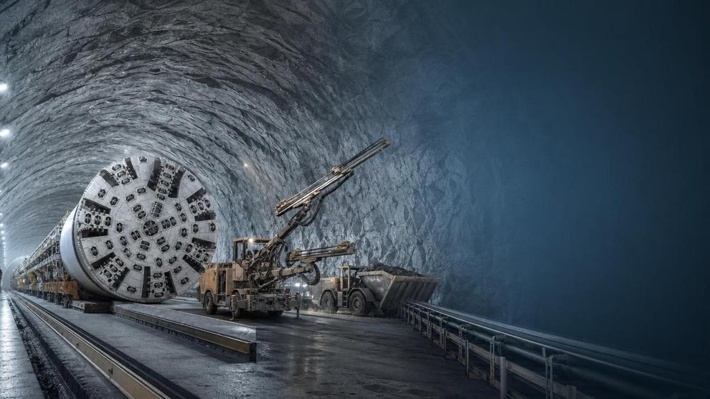 Deep Tunnel Excavation in Hard Rock: Methods, Risks, and Equipment Selection