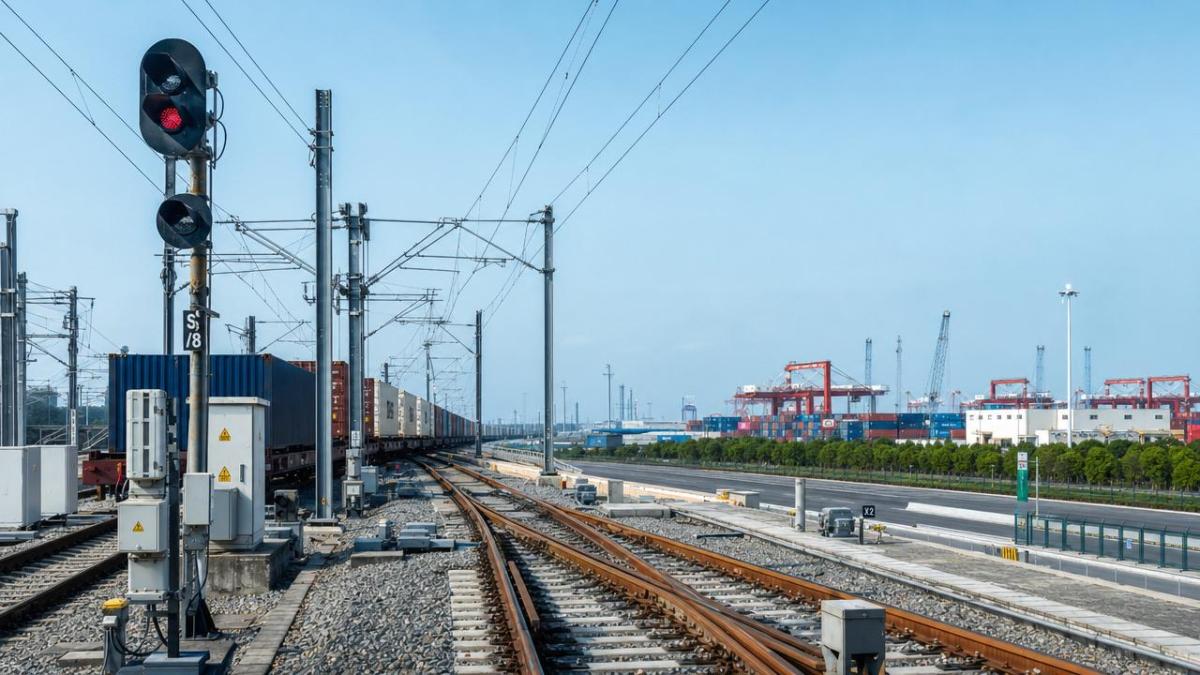 Rail Infrastructure Investment Opportunities: Where Returns and Policy Risk Diverge Rail Infrastructure Investment Opportunities: Where Returns and Policy Risk Diverge