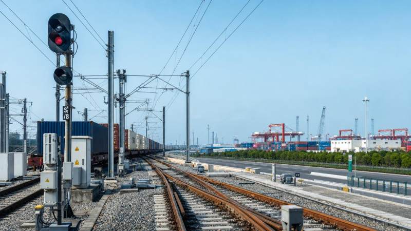 Rail Infrastructure Investment Opportunities: Where Returns and Policy Risk Diverge Rail Infrastructure Investment Opportunities: Where Returns and Policy Risk Diverge