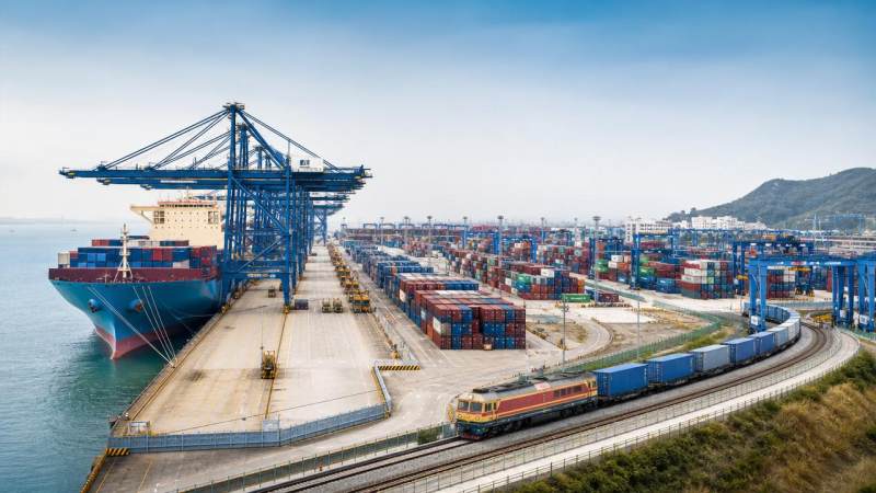 Land-Sea Interconnection Challenges in Port Logistics and Cargo Flow Land-Sea Interconnection Challenges in Port Logistics and Cargo Flow