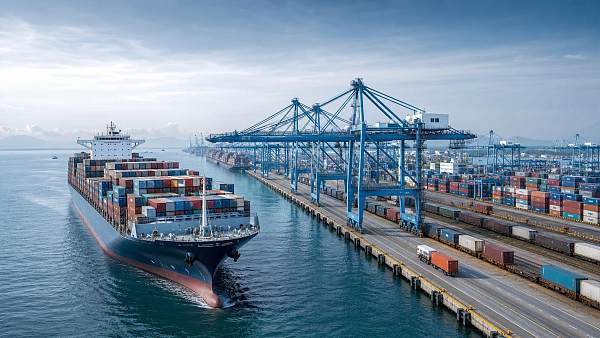 Smart Maritime Logistics: 5 Ways to Cut Port-to-Port Delays