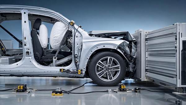 Why extreme collision parameters matter in crash tests