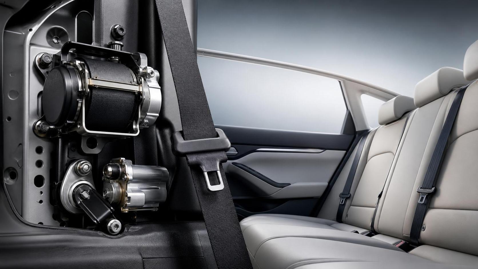 How to Choose Force Limiting Seat Belts for Rear Seat Passenger Safety