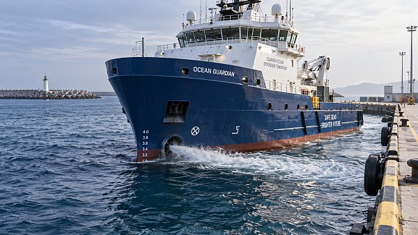 How to Select Marine Thrusters for Precise Vessel Maneuvering in Ports