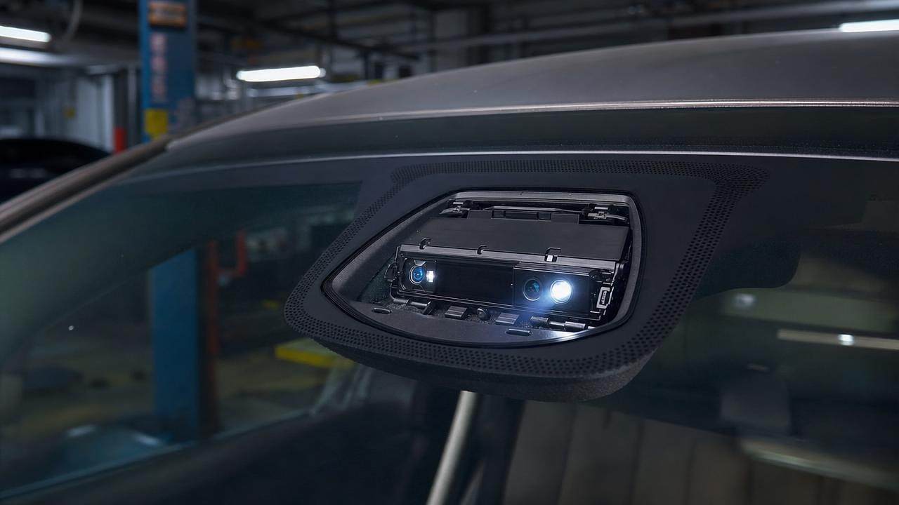 What causes photoelectric sensing errors in low light?