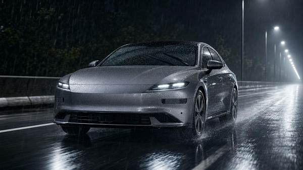 How photoelectric sensing reduces false alerts in rain