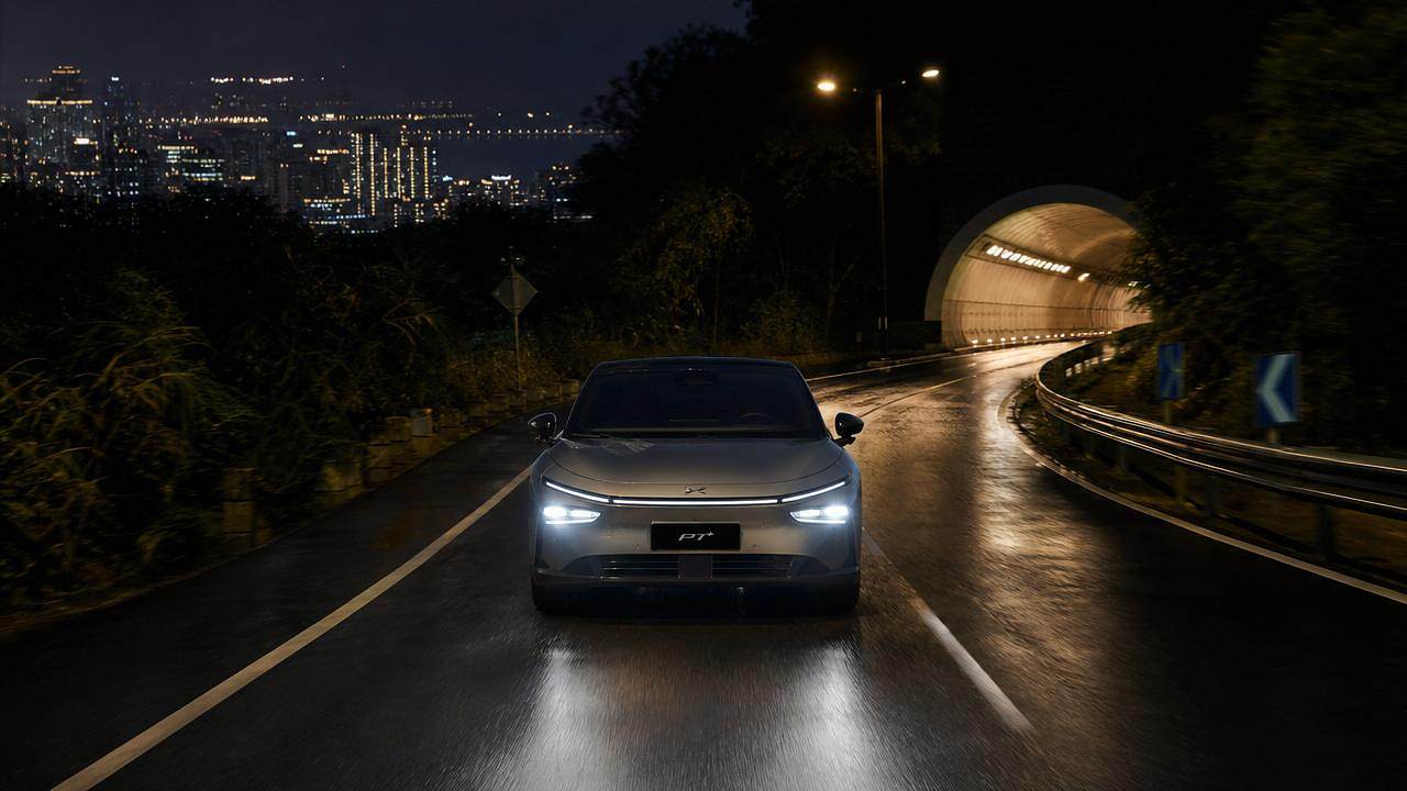 When smart headlight activation helps more than auto high beam When smart headlight activation helps more than auto high beam