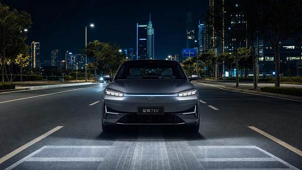 Matrix Projection in Automotive Lighting: Use Cases, Beam Control, and Limits