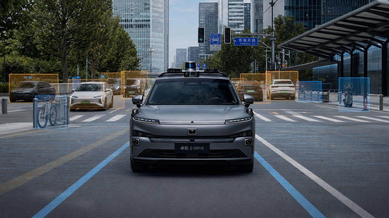 Dynamic Driving Perception in ADAS: What Data Fusion Solves on Urban Roads