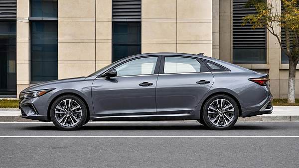 Silent Tires for Sedans: What Road Noise Ratings, Tread Design, and Comfort Features Matter