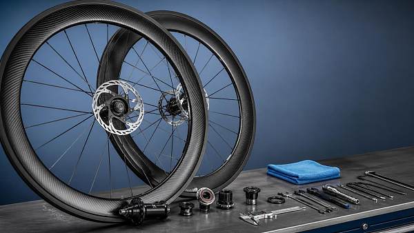 How center lock bike wheels affect wheel changes and maintenance