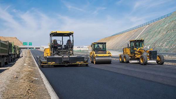 Road Construction Machinery Selection Tips for Faster Paving Projects