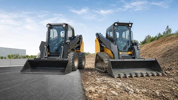 Skid Steer Loaders vs Compact Track Loaders: Which Fits Your Site?