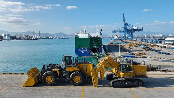 Strait Reopens, Cutting Mining Loader Transit Time
