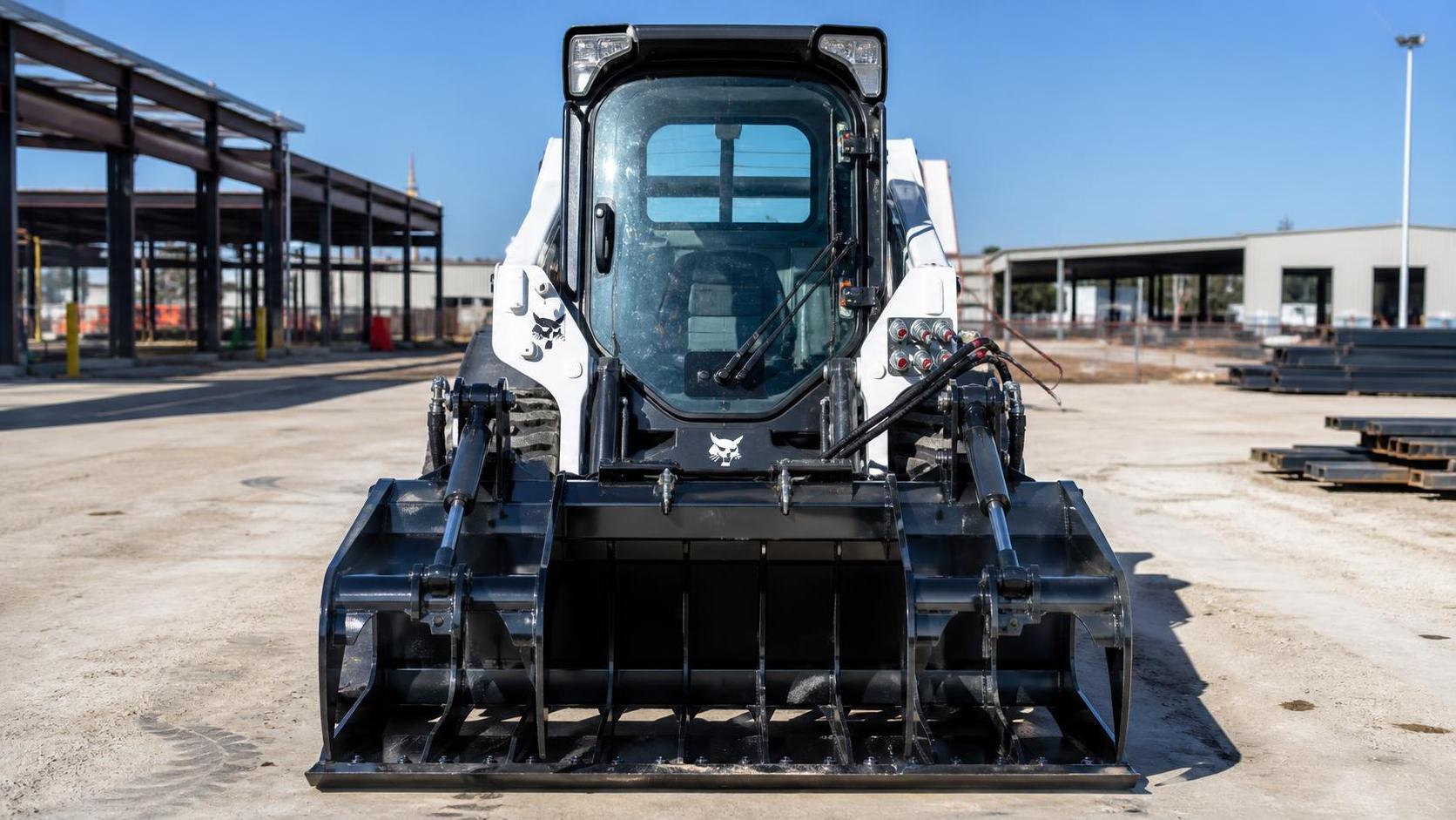 How Do You Check Quick-Coupler Compatibility for Skid Steer Attachments?