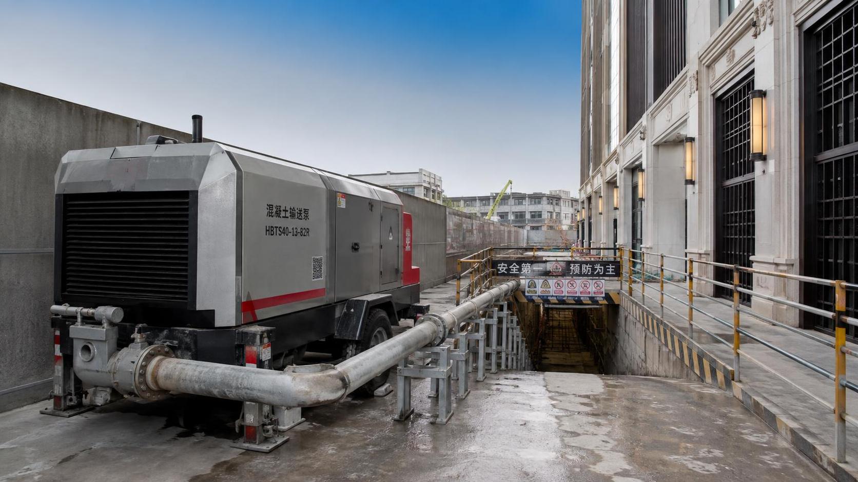 When a compact concrete pumping system fits a confined jobsite When a compact concrete pumping system fits a confined jobsite